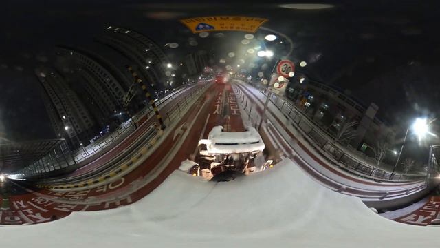 vr 360도 캠) 눈내리는 새벽에도 지게차는 달린다 смотреть онлайн