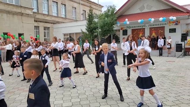 1 сентября. Праздник Первого звонка смотреть онлайн