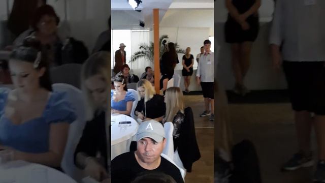 ЖЕНЩИНА С КОНТРАБАСОМ смотреть онлайн