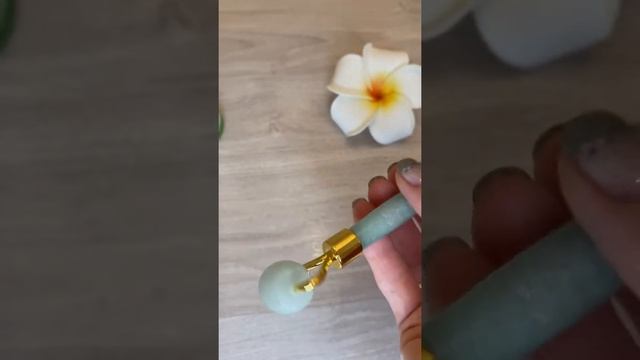 Роликовый массажёр для лица из натурального камня нефрита из алиэкспресс смотреть онлайн