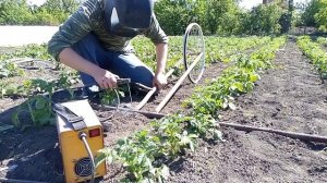 Сделайте себе такую классную поливалку на колёсах для огорода!