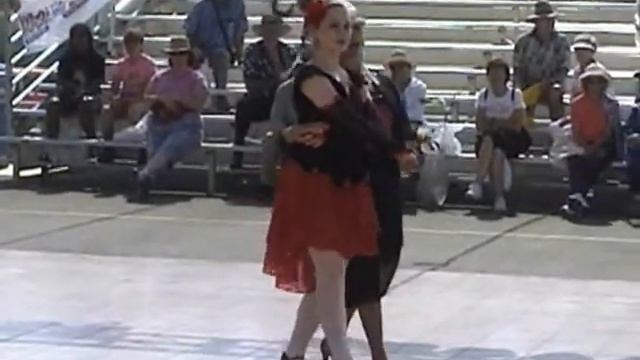 Tango for Women. Tired Sun. Polish-Russian song from1936. Elena & Marina смотреть онлайн