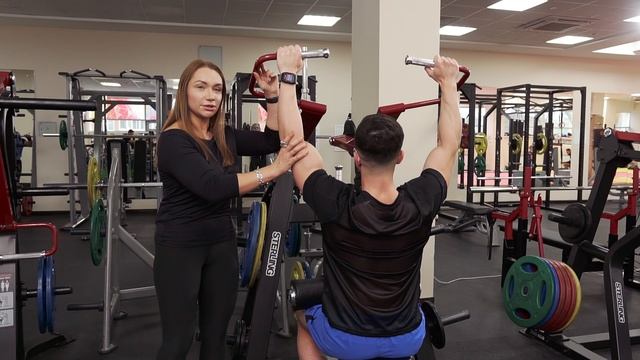 Тяга вертикальная тяга широким хватом к груди. смотреть онлайн