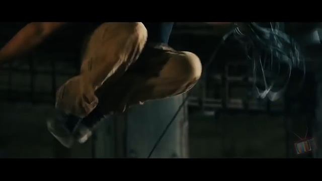 Дамьен и Лейто дерутся с громилой - 13-й район (2004) - Момент из фильма(720P_HD).mp4 смотреть онлайн