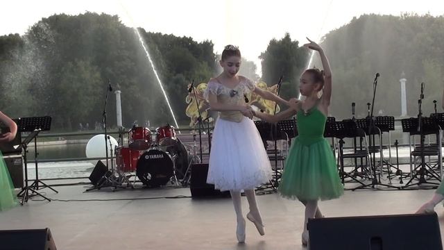 Ц. Пуни - Сцена из балета "Эсмеральда" - Балетная школа "Армида" ( Ульяна Ефимова) смотреть онлайн