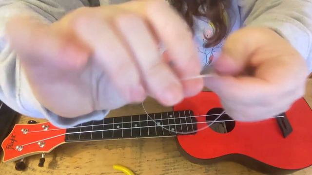 String Change for lefties on Flight travel uke! (Flight Ukulele) смотреть онлайн