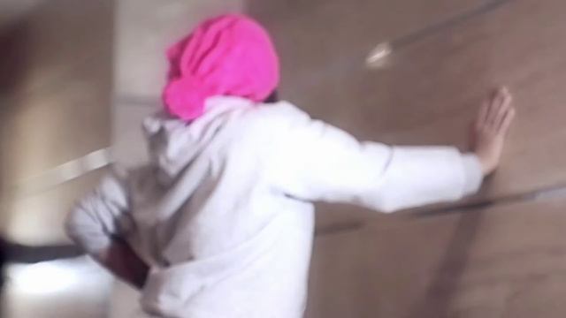 Aiza Dolmatova in an elevator смотреть онлайн