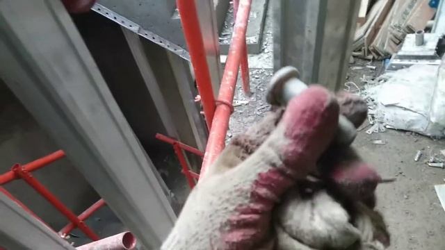 Один из дней работы на стройке смотреть онлайн