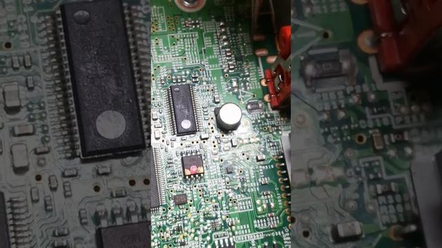 фонит магнитола пионер MVH-S110UBW, выход прост! смотреть онлайн