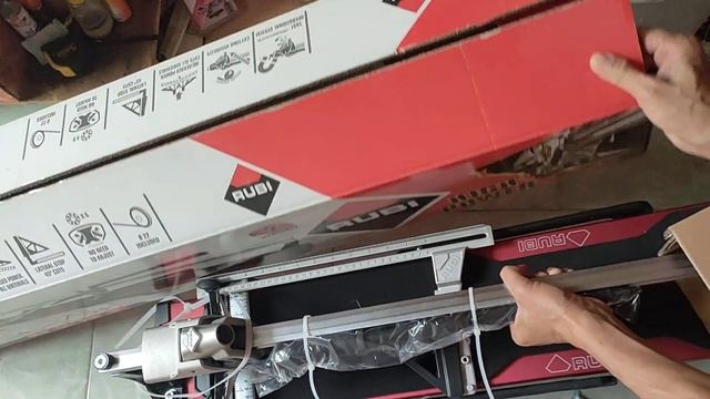 Khui thùng kiểm tra Bàn cắt gạch X-One 85 Plus trước khi giao hàng смотреть онлайн