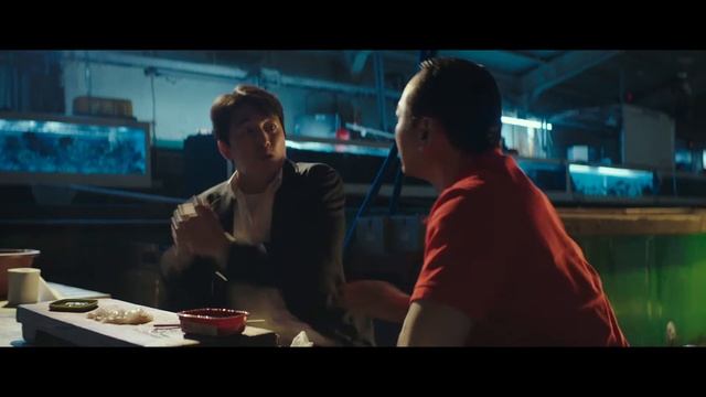 Всё сырым проглатывает, рыбу, мясо, людей... Прямо цирк уродов | Звери, что цепляются за соломинку смотреть онлайн