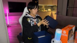 АСЛАН ШУКАША ДЕЛАЕТ РАСПАКОВКУ НА СТРИМЕ