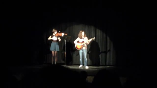 Fallston Variety Show 2014 - Good Riddance/Wake Me Up When September Ends - Guitar & Violin Cover смотреть онлайн