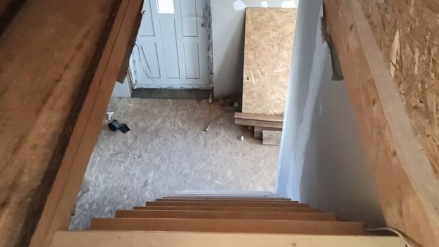 Стройка дома. Обшили второй этаж УСБ плитой. Подготовка к электрики смотреть онлайн