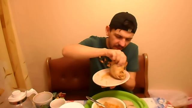 ОБЖОР НА ДОМАШНИЕ ЩИ ИЗ КВАШЕНОЙ КАПУСТЫ С КУРИЦЕЙ смотреть онлайн