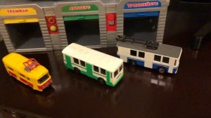 Автобус, троллейбус и трамвай едут в депо