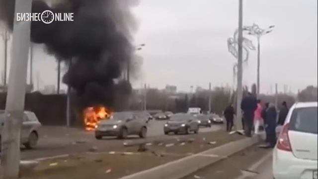 На Оренбургском тракте Mercedes снёс столб смотреть онлайн