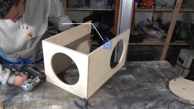 Простой домик для кота из деревянных обрезков смотреть онлайн