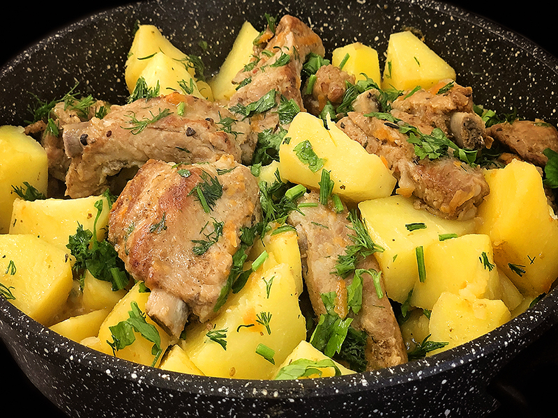 Свиные рёбрышки с картошкой в сковороде. Готовим ужин. смотреть онлайн