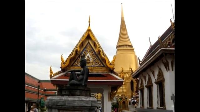 Tour of the Temple of the Emerald Buddha смотреть онлайн