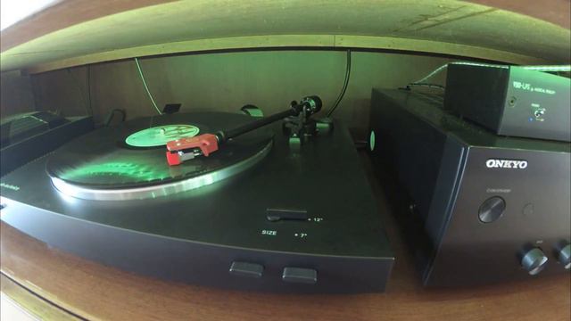Audio-Technica AT-LP3 With Chipped Vinyl 