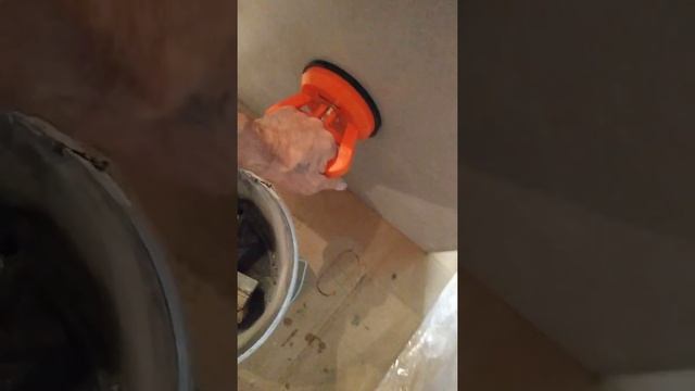 Нанесение клея на плитку смотреть онлайн