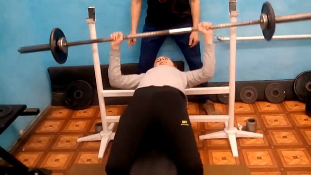 Максим Мерзляков 12 лет. Жим штанги лёжа. 35кг на 1 раз. смотреть онлайн