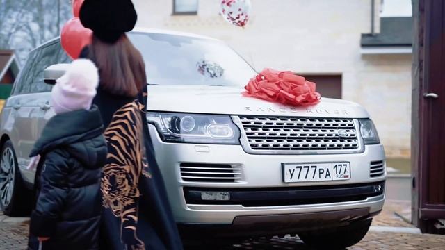 "MONALADY" реклама автосалона/ HOW RUSSIAN MEN MAKE GIFTS! смотреть онлайн