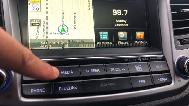 Hyundai Tucson - How to turn on/off radio and media control center смотреть онлайн