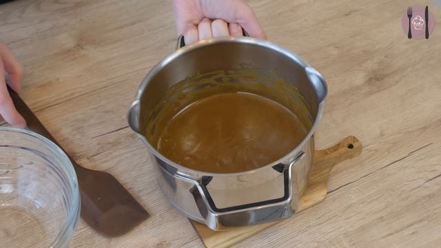 Це швидше ніж пекти пляцок! Мій улюблений шоколадний рулет з кавовим кремом! смотреть онлайн