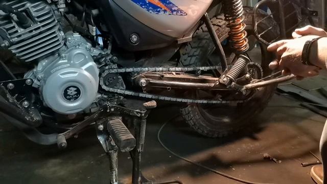 Это должен знать каждый мотоциклист. Обслуживание цепи Bajaj Boxer смотреть онлайн