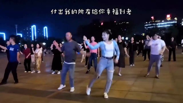 Qingqing Promote square dance! Ha Nam Square The dance is simple and beautiful смотреть онлайн