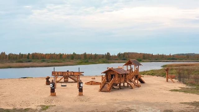 Игровой комплекс "Сказочная избушка с горками", г. Псков | Древландия смотреть онлайн