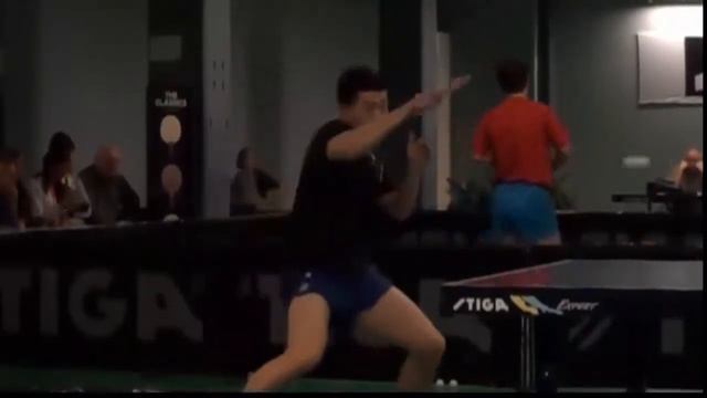Топ-спин справа делает Ma Long смотреть онлайн