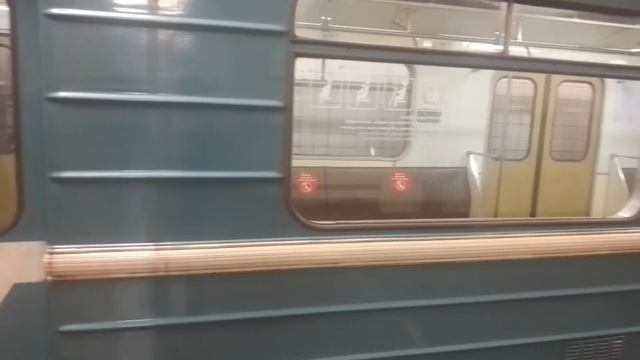 На прибывающий поезд посадки нет. смотреть онлайн