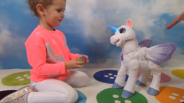 Сказочная СтарЛили лошадка интерактивная пони единорог от Хазбро Fur Real Friend смотреть онлайн