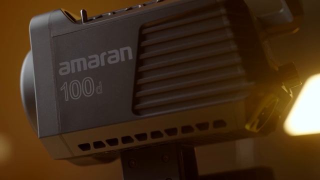 This $200 Video Light is Incredible! (Aputure 100D/200D Review) смотреть онлайн