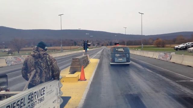 Cooker's turbo powered 1960 VW bus 1/4 mile pass смотреть онлайн