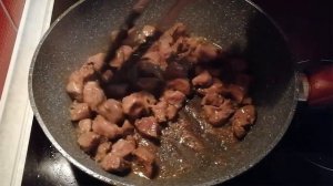 свиные щеки с овощами