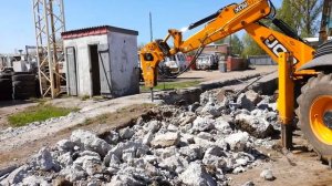 JCB 3 CX. Гидромолот в работе