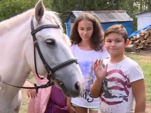 Республиканский центр иппотерапии организовал летний лагерь для детей инвалидов
