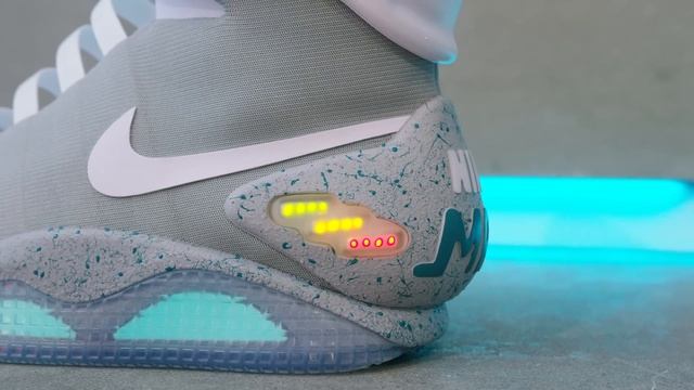 Dope Tech: Self-Lacing Nike Mag! смотреть онлайн