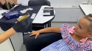 Прокол ушек в 6 лет. Больно или нет? Первые сережки.