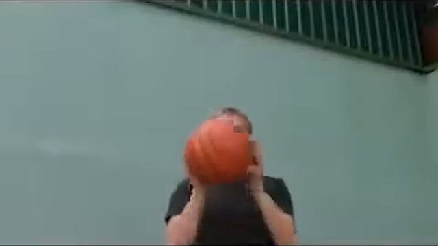 Учимся играть в баскетбол. Техника броска смотреть онлайн