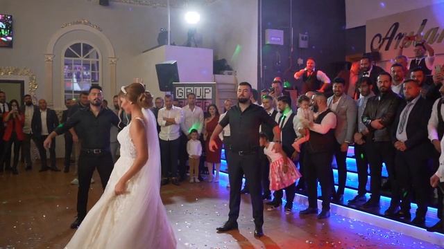 Gelin & Damat ve Efeler'den Zeybek Show! ? смотреть онлайн