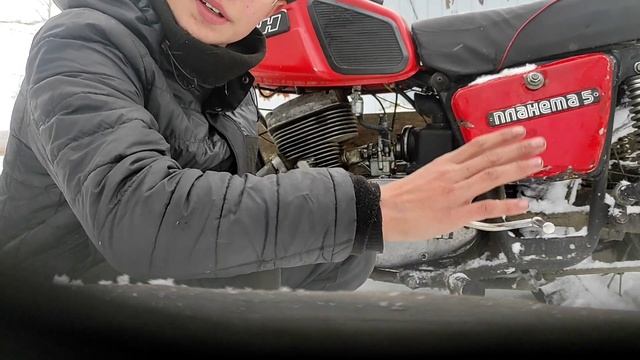 Как завести рукой? Почему??? и Как лягается ИЖ планета!!! смотреть онлайн