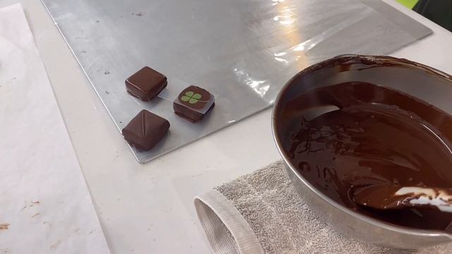 디핑초콜릿 ? 그거 어떻게 하는건데 / 초콜릿 공방 브이로그 / chocolate vlog смотреть онлайн