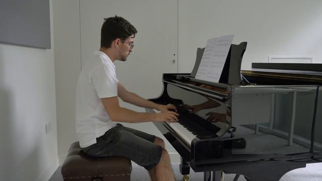Enjoy this rendition of Leonard Cohen’s ‘Hallelujah’, straight from our ‘Pop Performer!’ books. 🎵 смотреть онлайн