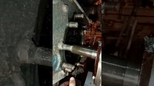 Ремонт трактора Т-40. Снимаем левую заднюю бортовую, меняем тормозную ленту, снимаем чулок.