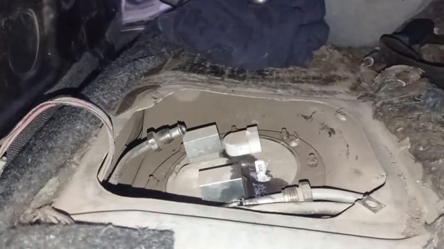 Как снять топливный насос (бензонасос) ваз 2114 #RAZNOBOY #ВАЗ2114 #какснять